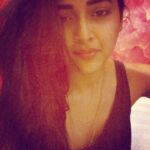 Tejasswi Prakash Instagram - @mrunalofficial2016 this one’s back to you❤️ . And my other three favourites @poojakanwalm @parineetaborthakur @shashisumeet ..guys blow some kisses this valentine’s and let your favourites know you love them #sitvalentinechallenge