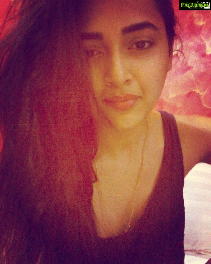 Tejasswi Prakash Instagram - @mrunalofficial2016 this one’s back to you❤️ . And my other three favourites @poojakanwalm @parineetaborthakur @shashisumeet ..guys blow some kisses this valentine’s and let your favourites know you love them #sitvalentinechallenge