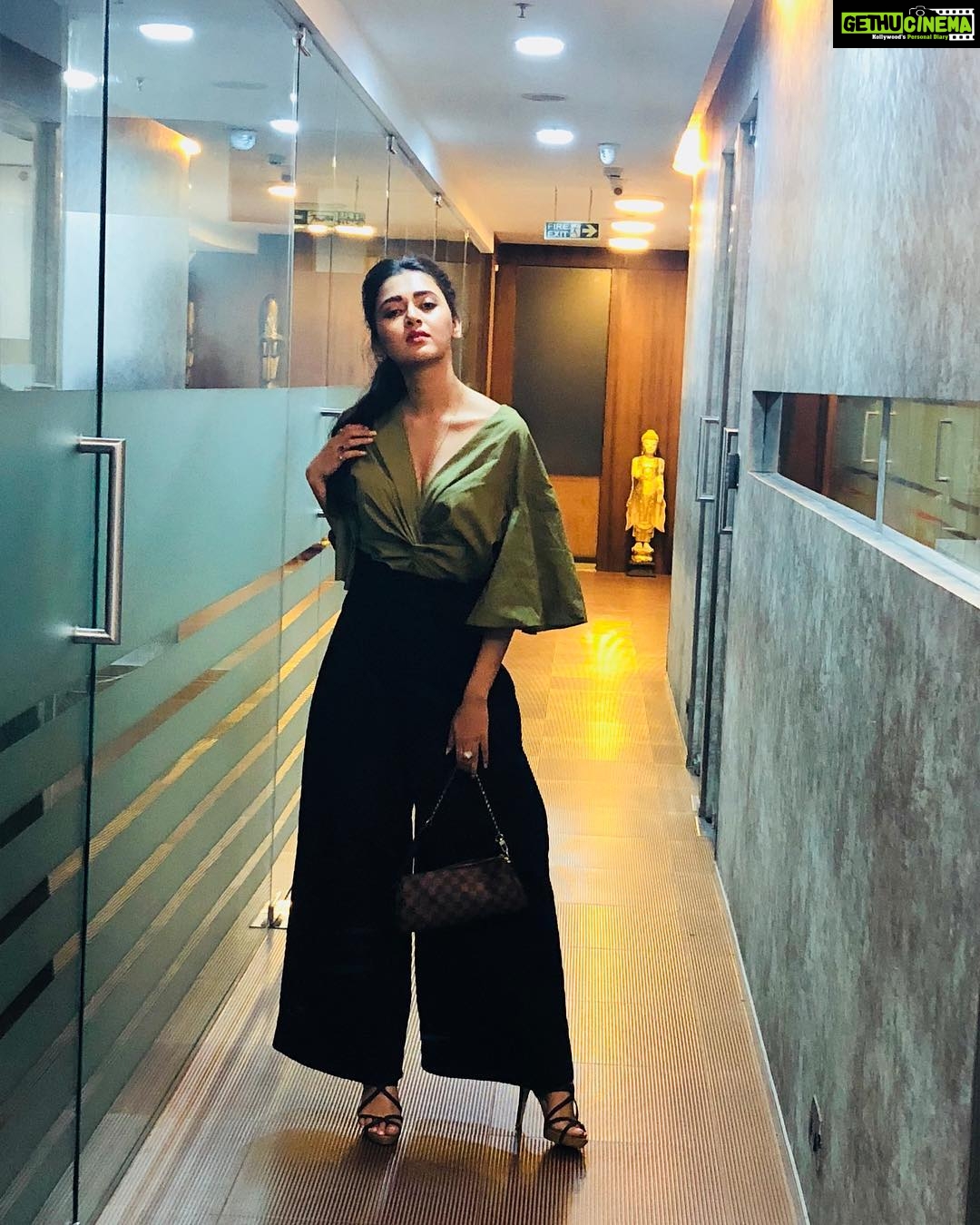 Tejasswi Prakash Instagram - Touch wood . . And the journey continues @shashisumeet @sumeetm #friends #mentor #family