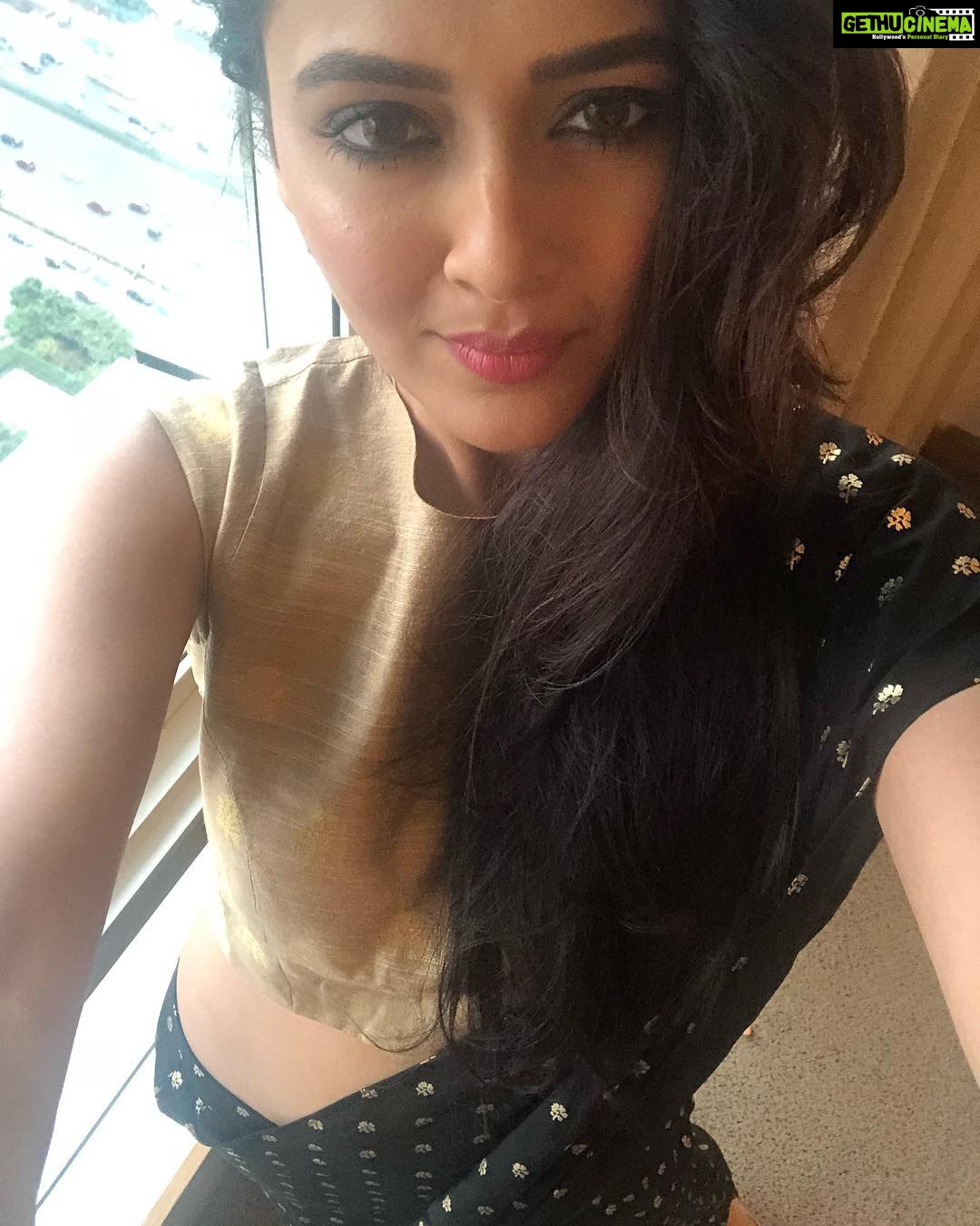Tejasswi Prakash Instagram - Launch . . .#newbeginnings #starplus #karnsangini The Westin Mumbai Garden City