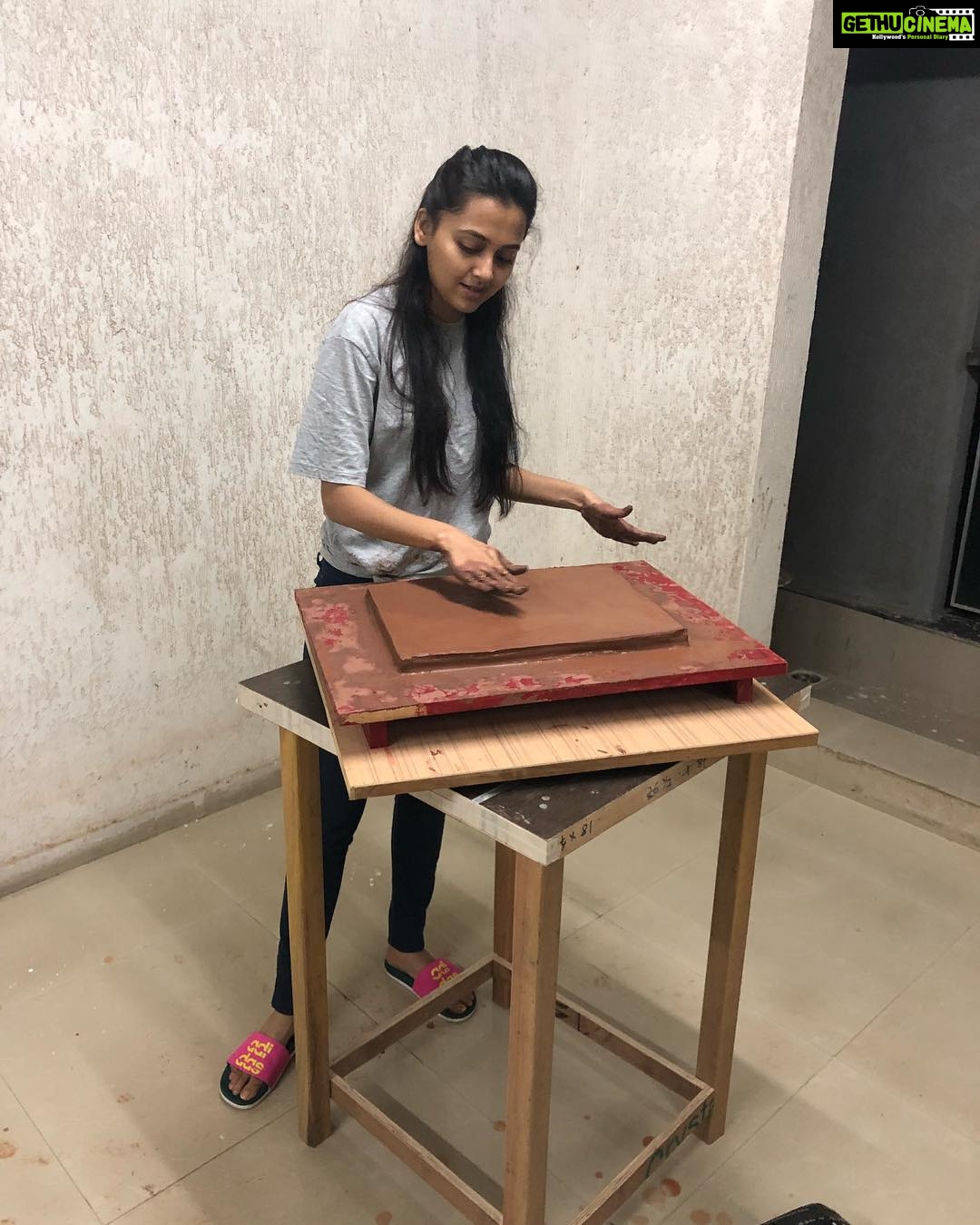 Tejasswi Prakash Instagram - Happy Ganesh Chaturthi . . This year was special coz I made my own ganuji all thanks to @raqeshbapat and the amazing squad @rithvik_d @imkaranwahi . . #ganpatibappamorya