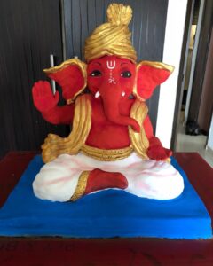 Tejasswi Prakash Instagram - Happy Ganesh Chaturthi . . This year was special coz I made my own ganuji all thanks to @raqeshbapat and the amazing squad @rithvik_d @imkaranwahi . . #ganpatibappamorya