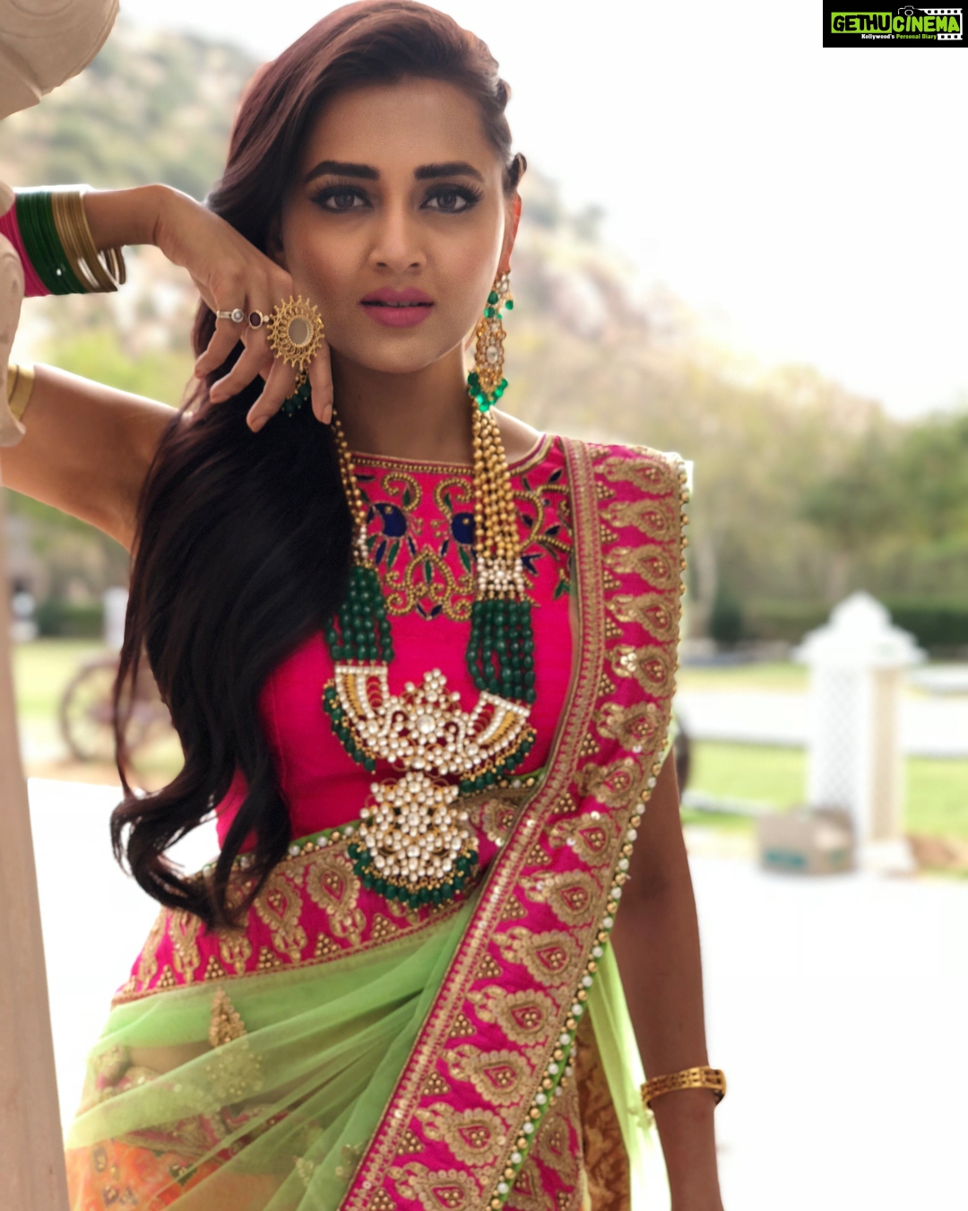 Tejasswi Prakash Instagram - Be loyal to the royal within you . . #foodforthought #nofilterneeded Jaipur - pink city rajasthan, india