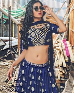 Tejasswi Prakash Instagram - What do you do when @suyyashrai is shooting... . You take away his shades and make him click...pros of having a talented friend 😎 thank you for a beautiful click chamiya Vision Studio Borivali west