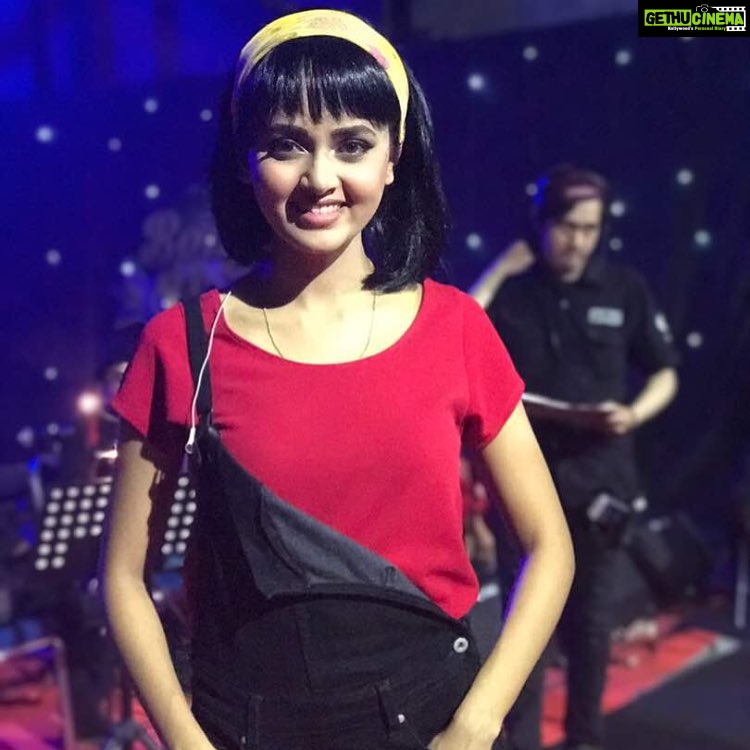 Tejasswi Prakash Instagram - #throwback From my last trip to Indonesia,where I played Anjali from Kuch Kuch Hota hai... I wish I could cut my hair this short #love #shorthair Jakarta, Indonesia