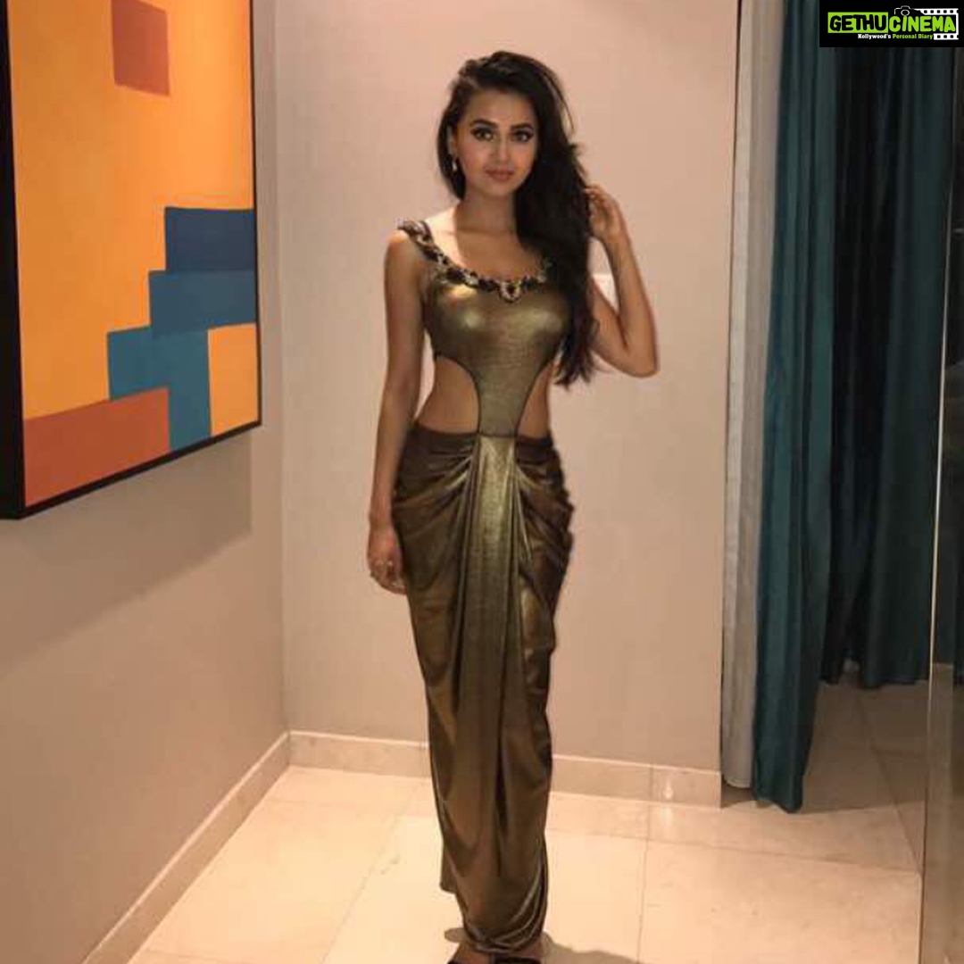 Tejasswi Prakash Instagram - It's the heart of gold and stardust soul that make you beautiful . Outfit- @alpareena ❤️