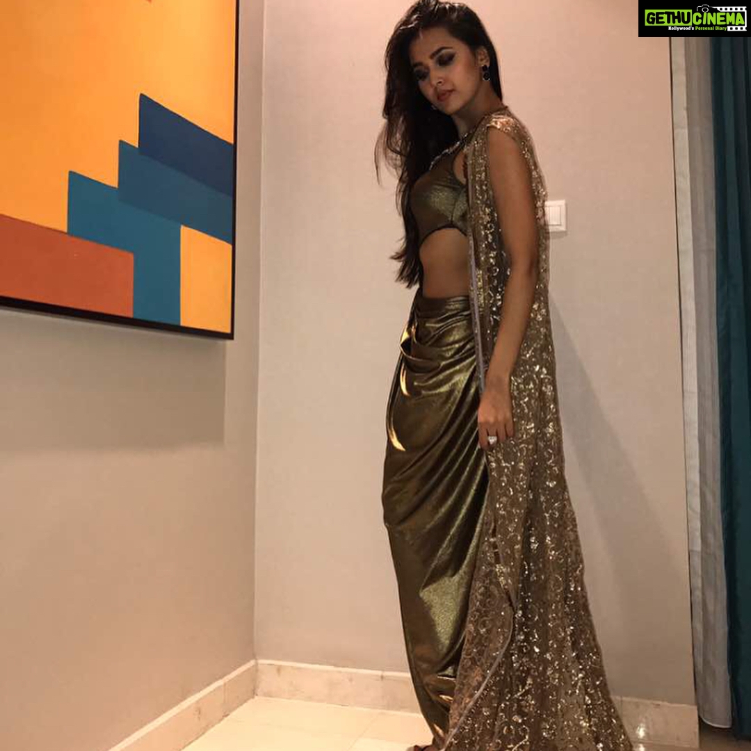 Tejasswi Prakash Instagram - It's the heart of gold and stardust soul that make you beautiful . Outfit- @alpareena ❤️