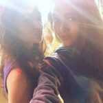 Tejasswi Prakash Instagram - So after starting the day with Maggie followed by samosa and then pakodas...we still thought something was missing... And here we are eating chaat post pack up...finally figured out🙈 #foodie @hellyshahofficial