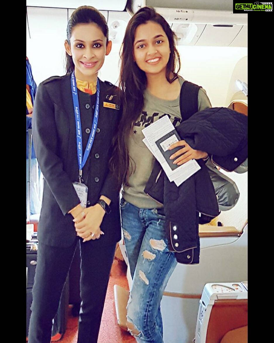 Tejasswi Prakash Instagram - So this was you working and me on a vacation unlike all the other times @dhanyavkapoor P.S.-people this is us flaunting our love by traveling all the way to New York together and having a blast💃🏻