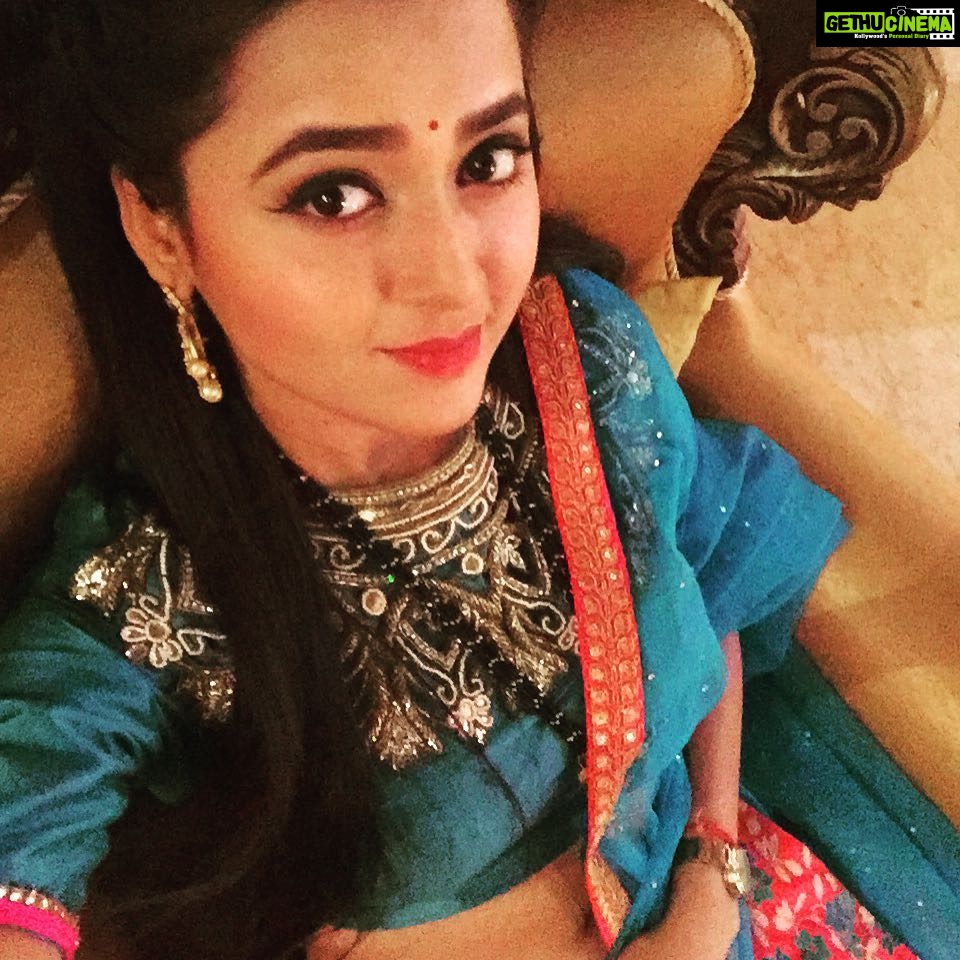 Tejasswi Prakash Instagram - Feeling blessed👼🏻love my job