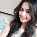 Tejasswi Prakash Instagram – #beenawhile#soanotherselfie#sunlight#mynewroom#lovelonghair#kajal#happiness#mornings