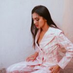 Tejasswi Prakash Instagram – A mind dominated by positive emotions,
Becomes a favourable abode for the state of mind known as FAITH.
.
.
👗: @peachandpinkstore
🧣: @stylebysaachivj
🤝: @styledbynikinagda @sanzimehta777
📷: @smileplease_25 
.
.
#fashion #style #ootdinspo #tejasswiprakash