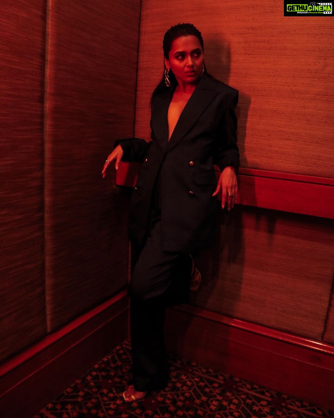 Tejasswi Prakash Instagram - Never cared for the crownβ¦always preferred a sword π₯·π» . For Grazia Awards @graziaindia π . πΈ: @tanmaymainkarstudio π§£: @natashaabothra π€: @simstyles20 π: @ranbirmukherjeeofficial π: @minerali_store π : @londonrag_in π: @sonamvaghani.mua ππ»ββοΈ: @hairbyshardajadhav Media Relations: @brandnbuzz . . #grazia #fashion #style #tejasswiprakash