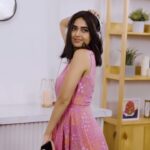 Tejasswi Prakash Instagram – One thing I get to hear constantly is ‘Iske toh badhe par nikal aye’, but I have learnt to take it in my stride. As @janhvikapoor, said it best, “Haan mere par nikal aye.” 

 With the confidence I get from  @Pareegirl Heavy Flow Champion Pads that comes with Double Feathers, I proudly own my wings. Period!

#Pareehoonmain #PareeSanitaryPads #ParNikalAye #DoubleFeathers #heavyflowchampion