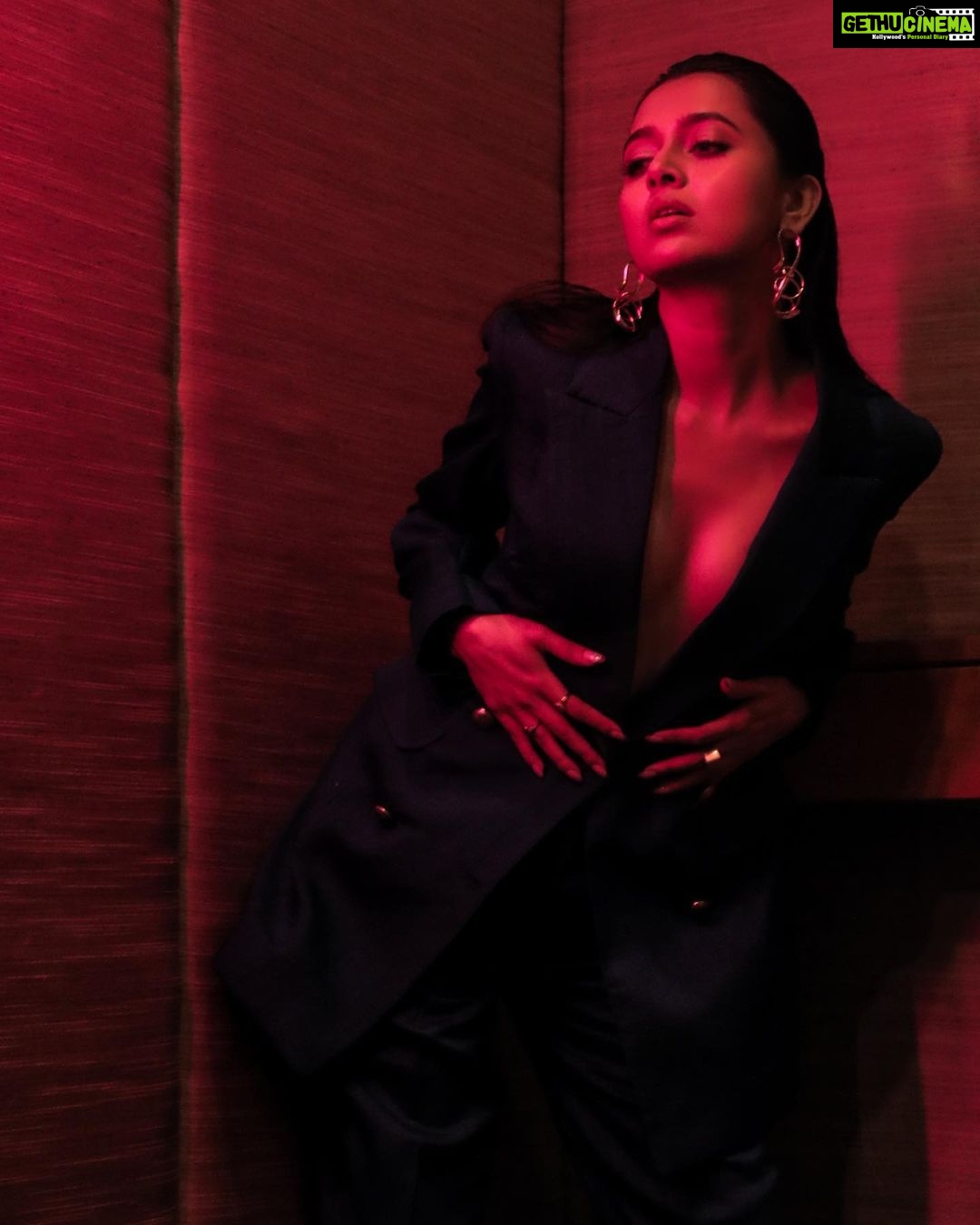 Tejasswi Prakash Instagram - Never cared for the crownβ¦always preferred a sword π₯·π» . For Grazia Awards @graziaindia π . πΈ: @tanmaymainkarstudio π§£: @natashaabothra π€: @simstyles20 π: @ranbirmukherjeeofficial π: @minerali_store π : @londonrag_in π: @sonamvaghani.mua ππ»ββοΈ: @hairbyshardajadhav Media Relations: @brandnbuzz . . #grazia #fashion #style #tejasswiprakash
