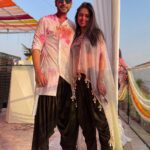 Tejasswi Prakash Instagram – lol yes we’re obsessed with each other and we fear people are gonna stop hanging with us anymore coz what’s the point??🤣😂 our first holi.. @anusoru thanks for making us twin 😘❤️