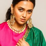 Tejasswi Prakash Instagram - Mainu lageya Allah ne awaaz maari Bulaya mainu, Tu si sajna ❤️ . . . 📸 @iam_kunalverma Styled- @shaleenanathani Saree: @raw_mango Earrings- @aquamarine_jewellery Necklace: @minerali_store Makeup: @sonamvaghani.mua Hair: @hairbysharda