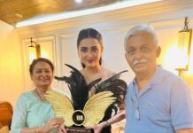 Tejasswi Prakash Instagram - Thank you #TejaTroops and everyone who made this possible! A dream come true after four months of a very challenging journey! The trophy comes home!!!! . . . #instagood #explore #fyp #tejasswiprakash #tejatroops #tcrew #biggboss #biggboss15 #bb #bb15 #salmankhan @voot @vootselect @colorstv @endemolshineind