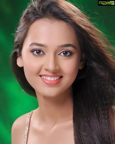 Tejasswi Prakash Instagram - From modelling to holding the Bigg Boss 15 trophy! Tejasswi has come a long way... With all your love and support, the new Naagin emerges victorious... ❤ . . . #instagood #explore #fyp #tejasswiprakash #tejatroops #tcrew #biggboss #biggboss15 #bb #bb15 #salmankhan @voot @vootselect @colorstv @endemolshineind