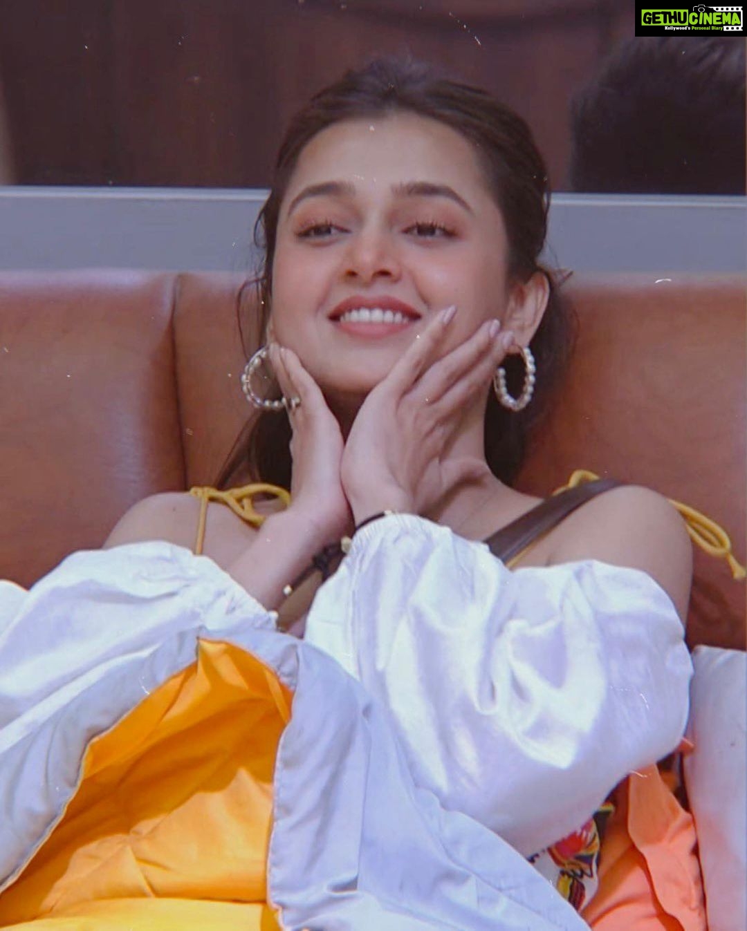 Tejasswi Prakash Instagram - Can we skip to the good part? 👸🏻🏆💯 . . . 👗: @debusbydebashis 💎: @kaashbykanishka 🧣: @stylebysaachivj 🤝: @styledbynikinagda @nehha_o @sanzimehta777 . . . #instagood #explore #fyp #tejasswiprakash #tejatroops #biggboss #biggboss15 #bb #bb15 #salmankhan @voot @vootselect @colorstv @endemolshineind