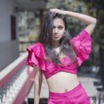 Tejasswi Prakash Instagram - Feeling pinkstatic🌸 . . . 👗: @seduirebymahimamadaan 💎: @ethnicandaz 🧣: @stylebysaachivj 🤝: @styledbynikinagda . . . #pink #fantastic #prettyinpink #instagood #stylefile #tejasswiprakash
