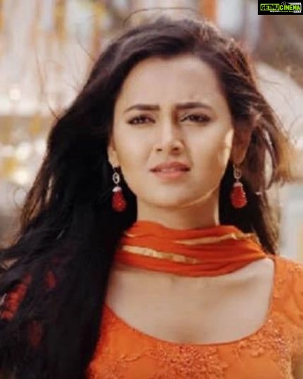 Tejasswi Prakash Instagram - From modelling to holding the Bigg Boss 15 trophy! Tejasswi has come a long way... With all your love and support, the new Naagin emerges victorious... ❤ . . . #instagood #explore #fyp #tejasswiprakash #tejatroops #tcrew #biggboss #biggboss15 #bb #bb15 #salmankhan @voot @vootselect @colorstv @endemolshineind