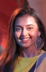 Tejasswi Prakash Instagram - And the Queen is all set to conquer the title... TEJASSWI FOR THE WIN! ❤ . . . #instagood #explore #fyp #tejasswiprakash #tejatroops #tcrew #biggboss #biggboss15 #bb #bb15 #salmankhan @voot @vootselect @colorstv @endemolshineind