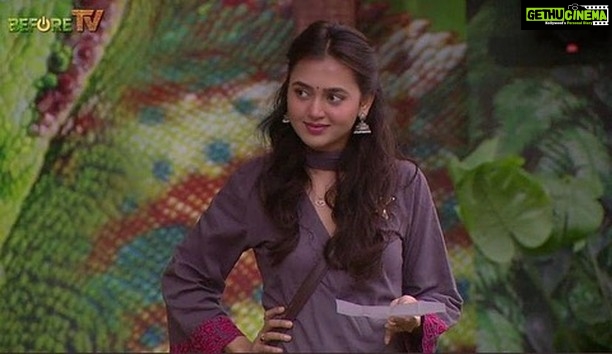 Tejasswi Prakash Instagram - Infectious smiles are the best! Such is Teja’s, doesn't it melt your heart?🥰 . . . 👗: @ekasmaye 👠: @shopdaisie.in 🧣: @stylebysaachivj 🤝: @styledbynikinagda @nehha_o @sanzimehta777 . . . #instagood #explore #fyp #tejasswiprakash #tejatroops #biggboss #biggboss15 #bb #bb15 #salmankhan @voot @vootselect @colorstv @endemolshineind