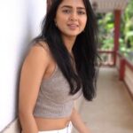 Tejasswi Prakash Instagram - Stress is a very common part of everyone's life and it instantly shows up on skin and hair. For me one of my first indicators is hair fall. Using the right mix of ingredients to control hair fall and boost growth is key, and I have been enjoying using the Parachute Advansed Onion Hair Oil. It has the power packed combination of onion and coconut oil. Coconut helps unlock onions power to reduce hair fall! You can also grab your Parachute Advansed Onion Hair Oil now! Go Visit Amazon. #ad #parachuteadvansed #OnionOil #EnhancedHaircare #TheBlendYouNeed #HairfallReduction #HairGrowth #DamageReversal