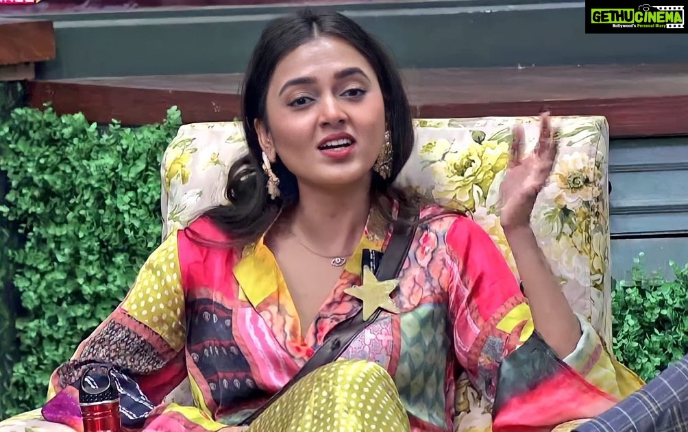 Tejasswi Prakash Instagram - Clouds may hide a star but that doesn't stop the star from shining!! Back to being the VIP β€οΈ . . . π: @theboozybutton π: @rubansaccessories π : @shopdaisie.in π§£: @stylebysaachivj π€: @styledbynikinagda @nehha_o @sanzimehta777 . . . #vip #star #ttf #instagood #explore #fyp #tejasswiprakash #tejatroops #biggboss #biggboss15 #bb #bb15 #salmankhan @voot @vootselect @colorstv @endemolshineind