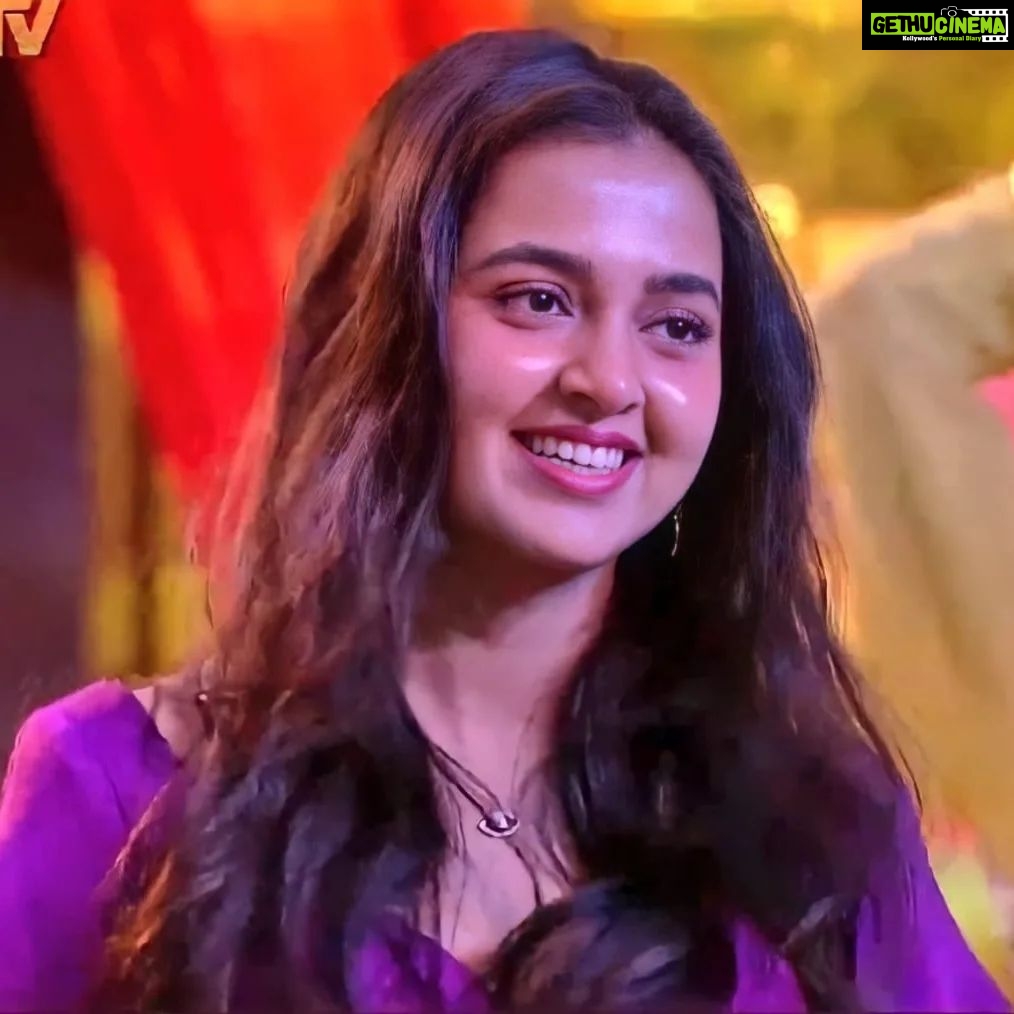 Tejasswi Prakash Instagram - Smiles for all!! Have a Good Night you all... β€ . . . π: @gnama.in π: @rubansaccessories π§£: @stylebysaachivj π€: @styledbynikinagda @nehha_o @sanzimehta777 . . . #instagood #explore #fyp #tejasswiprakash #tejatroops #tcrew #biggboss #biggboss15 #bb #bb15 #salmankhan @voot @vootselect @colorstv @endemolshineind