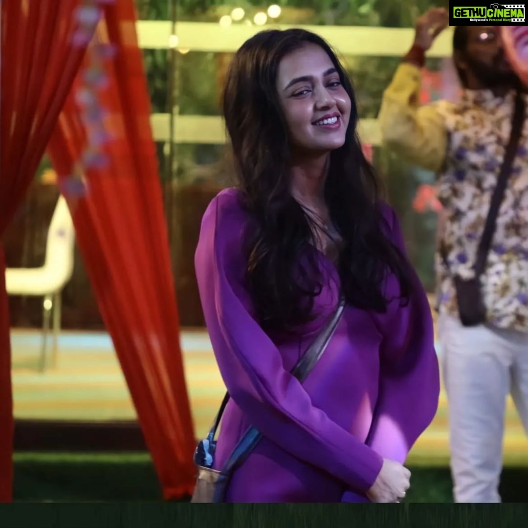 Tejasswi Prakash Instagram - Smiles for all!! Have a Good Night you all... β€ . . . π: @gnama.in π: @rubansaccessories π§£: @stylebysaachivj π€: @styledbynikinagda @nehha_o @sanzimehta777 . . . #instagood #explore #fyp #tejasswiprakash #tejatroops #tcrew #biggboss #biggboss15 #bb #bb15 #salmankhan @voot @vootselect @colorstv @endemolshineind