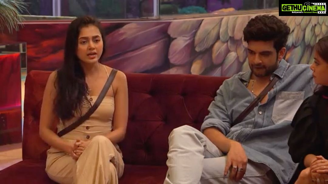 Tejasswi Prakash Instagram - Making a woman feel uncomfortable is an offense of the highest degree and taking a stand for it takes a lot of courage. We are proud of Teja for doing what is right! Being questioned and doubted for the same is just unacceptable! What do you think? . . . π: @ikichic_official π§£: @stylebysaachivj π€: @styledbynikinagda @nehha_o @sanzimehta777 . . . #tejasswiistheboss #takeastand #womensolidarity #westandwithyou #instagood #explore #fyp #tejasswiprakash #tejatroops #biggboss #biggboss15 #bb #bb15 #salmankhan @voot @vootselect @colorstv @endemolshineind