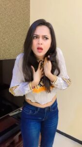 Tejasswi Prakash Instagram - Har villian ki yahi kahaani hai! . . #ReelsPeTV | #IndianTVFiesta #DailySoap #IndianTelevision #TVSerials #IndianTVSerial #feelkaroreelkaro #feelitreelit #tejasswiprakash