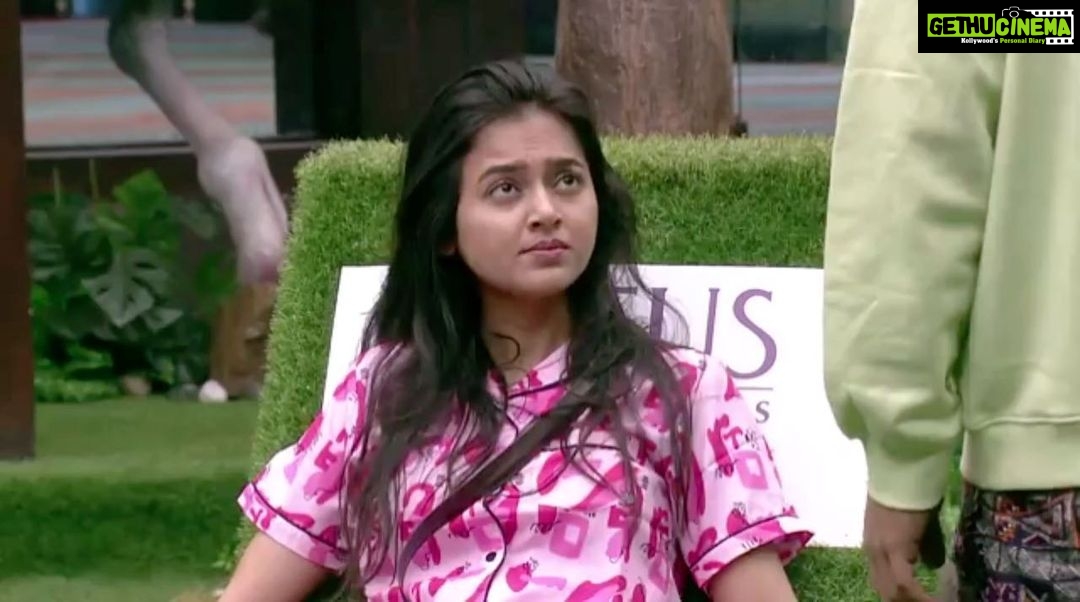 Tejasswi Prakash Instagram - Crazy Dreams!! Drop your craziest dream in the comments below๐๐ป . . . ๐: @nightangelsbypc ๐งฃ: @stylebysaachivj ๐ค: @styledbynikinagda @nehha_o @sanzimehta777 . . . #dreams #instagood #explore #fyp #tejasswiprakash #tejatroops #biggboss #biggboss15 #bb #bb15 #salmankhan @voot @vootselect @colorstv @endemolshineind