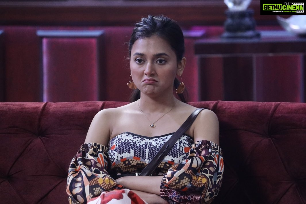 Tejasswi Prakash Instagram - When you realise how fast the weekend finished and now you have to work!! Do you feel it?? . . . π: @sohamearth π: @rubansaccessories π : @__theperfectfitt__ π§£: @stylebysaachivj π€: @styledbynikinagda @nehha_o @sanzimehta777 . . . #mondayblues #instagood #explore #fyp #tejasswiprakash #tejatroops #biggboss #biggboss15 #bb #bb15 #salmankhan @voot @vootselect @colorstv @endemolshineind