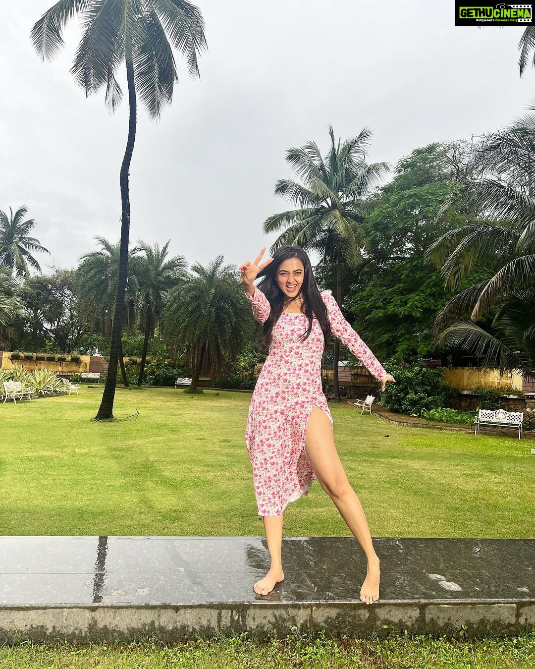 Tejasswi Prakash Instagram - Nothing reminds us of an awakening more than the rains 🌦