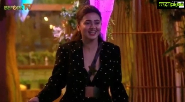 Tejasswi Prakash Instagram - Thank you Rani Mukherjee for making Teja understand her strengths through this task..Teja truly is the best contestant and entertainer of the house and she is one hell of a strong girl who stands up for what she believes is right...! Which quality of Tejasswi do you like? β€ . . . π: @ranbirmukherjeeofficial π§£: @stylebysaachivj π€: @styledbynikinagda @nehha_o @sanzimehta777 . . . #weekendkavaar #ranimukherjee #selflove #mondaymotivation #instagood #explore #fyp #tejasswiprakash #tejatroops #biggboss #biggboss15 #bb #bb15 #salmankhan @voot @vootselect @colorstv @endemolshineind