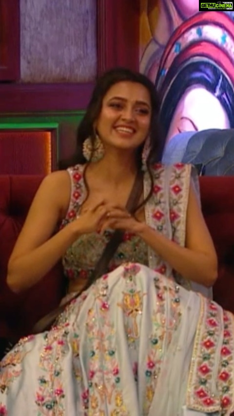Tejasswi Prakash Instagram - Kaisi lagi aapko Rohit Shetty and Teja ki nokjhok? @itsrohitshetty @beingsalmankhan @katrinakaif . . . π: @kaaishabyshalini π: @rubansaccessories πX PR: @oakpinionpr π§£: @stylebysaachivj π€: @styledbynikinagda @harshali_s_ . . . #teja #rohitshetty #marathifilm #katrinakaif #nokjhok #fun #weekendkavaar #instagood #explore #fyp #tejasswiprakash #tejatroops #biggboss #biggboss15 #bb #bb15 #salmankhan @voot @vootselect @colorstv @endemolshineind