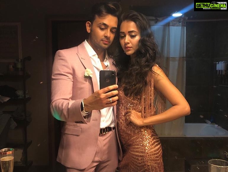 Tejasswi Prakash Instagram - Our Teja has keenly shown her love towards her brother by protecting him, loving him, and supporting him in all ways! Here’s wishing @pratik_pgw and all the brothers and sisters out there a very Happy Bhai Dooj on her behalf! ♥️ . . . #bhaidooj #brothersisterlove #brother #festivevibes #instagood #explore #fyp #tejasswiprakash #tejatroops #biggboss #biggboss15 #bb #bb15 #salmankhan @voot @vootselect @colorstv @endemolshineind