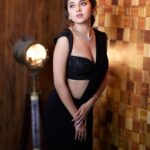 Tejasswi Prakash Instagram - Looking forward to today's Weekend Ka Vaar!! A little birdie told us tonight is going to be a good good night!! . . . 📸: @prashantsamtani 👗: @shashankchelmilla 💎: @blingvine 🧣: @stylebysaachivj Team: @sanzimehta777 @nehha_o @styledbynikinagda 💄: @madhura_makeupnhair 👱🏻‍♀️: @gadade.asha 📍: @influencer.city . . . #weekendkavaar #black #blacksaree #womensfashion #style #explore #fyp #instagood #instadaily #tejasswiprakash #teejatroops #biggboss15 #biggboss #bb15 #colours #colourstv @colorstv @voot @vootselect @endemolshineind