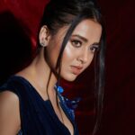 Tejasswi Prakash Instagram - Don’t tell people more than they need to know…sshhh🤫 . . . 📸 @visualaffairs_va Jewellery by @mozaati Heels by @londonrag_in Styled by @shrushti_216 Makeup by @sachinmakeupartist1 Hair by @hairbysharda . . . #blue #velvet #walk