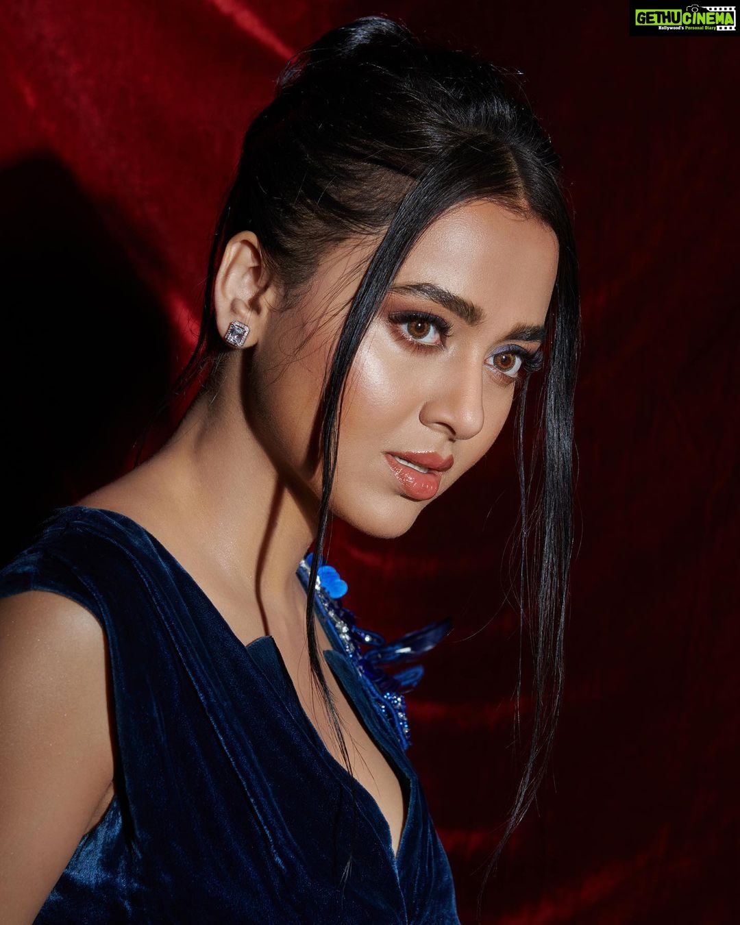 Tejasswi Prakash Instagram - Don’t tell people more than they need to know…sshhh🤫 . . . 📸 @visualaffairs_va Jewellery by @mozaati Heels by @londonrag_in Styled by @shrushti_216 Makeup by @sachinmakeupartist1 Hair by @hairbysharda . . . #blue #velvet #walk