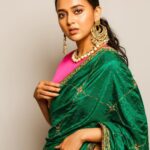 Tejasswi Prakash Instagram - Mainu lageya Allah ne awaaz maari Bulaya mainu, Tu si sajna ❤️ . . . 📸 @iam_kunalverma Styled- @shaleenanathani Saree: @raw_mango Earrings- @aquamarine_jewellery Necklace: @minerali_store Makeup: @sonamvaghani.mua Hair: @hairbysharda