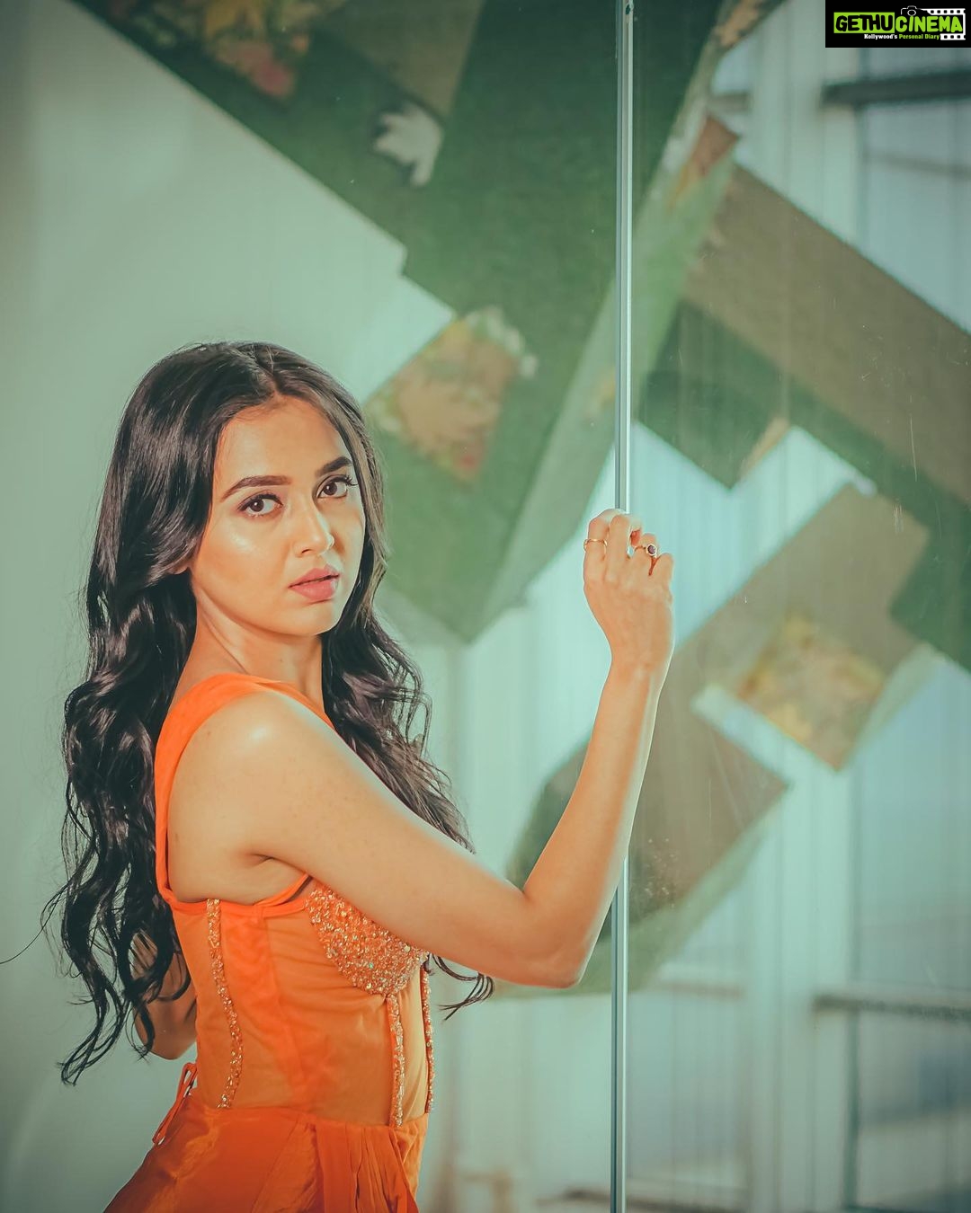 Tejasswi Prakash Instagram - Everything comes in time for those who wait . . Style by : @kmundhe4442 Outfit by : @dvfashionstudio @disha_vadgama 📸 @that.nikhil . . #ootd #ootdinspo #fashion #style #stylish #tejasswiprakash
