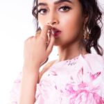 Tejasswi Prakash Instagram - Eye on the prize 🏆 . . . 📸 @ipshita.db outfit @forevernew_india Heels @thehappysolestore_ Earrings @klissaa_ Styled by @stylebysaachivj Assisted by @sanzimehta777 Makeup @rehmanshiledar Hair @zulekha333 Editor @retouchingartists . . . #love #peace #floral