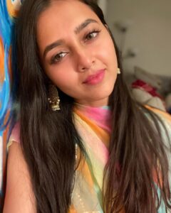 Tejasswi Prakash Instagram - Happy happy Diwali 🪔 . . . #diwali2020 #chicago #family