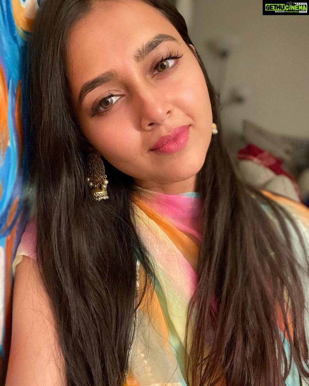 Tejasswi Prakash Instagram - Happy happy Diwali 🪔 . . . #diwali2020 #chicago #family