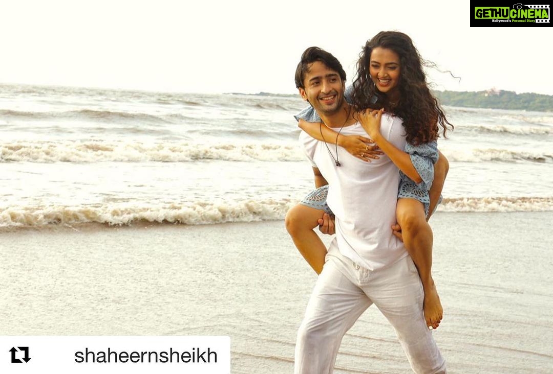 Tejasswi Prakash Instagram - #Repost @shaheernsheikh with @get_repost ・・・ Worked on something really exciting. Stay Tuned to @vyrloriginals to know more. @tejasswiprakash @poojasinghgujral @jeetganngulimusic @abhayjodhpurkar @manojmuntashir @adil_choreographer