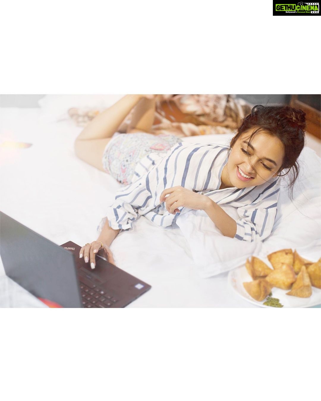 Tejasswi Prakash Instagram - Swipe 👈 Amidst the Cacophony of Mayhem Abiding the frenzy and uproar within, when the meaning of Loss becomes synonymous with Loss of Meaning 👇 Binging movies, reclaiming artistry… indulging creativity, inviting prosperity… Ecstatic Living… . . . Photography and Concept: Ipshita Dey Belgaonkar (@ipshita.db) Assistant: Bhagyashree Karande (@bhagyashree_karande) MAKE UP & HAIR: Jyoti Agarwal (jyotiagarwal_mua) Post Production: Retouching Artists (@retouchingartists) Words and Thoughts : Ninad Vartak (@ninad.vartak.73) . . . #letsunlockhappiness #letstalkmentalhealth #worldmentalhealthday2020
